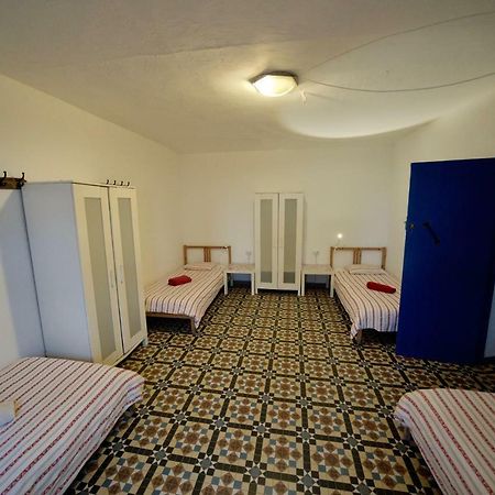 Sol Y Mar Surf Camp Hostel Corralejo Exterior photo