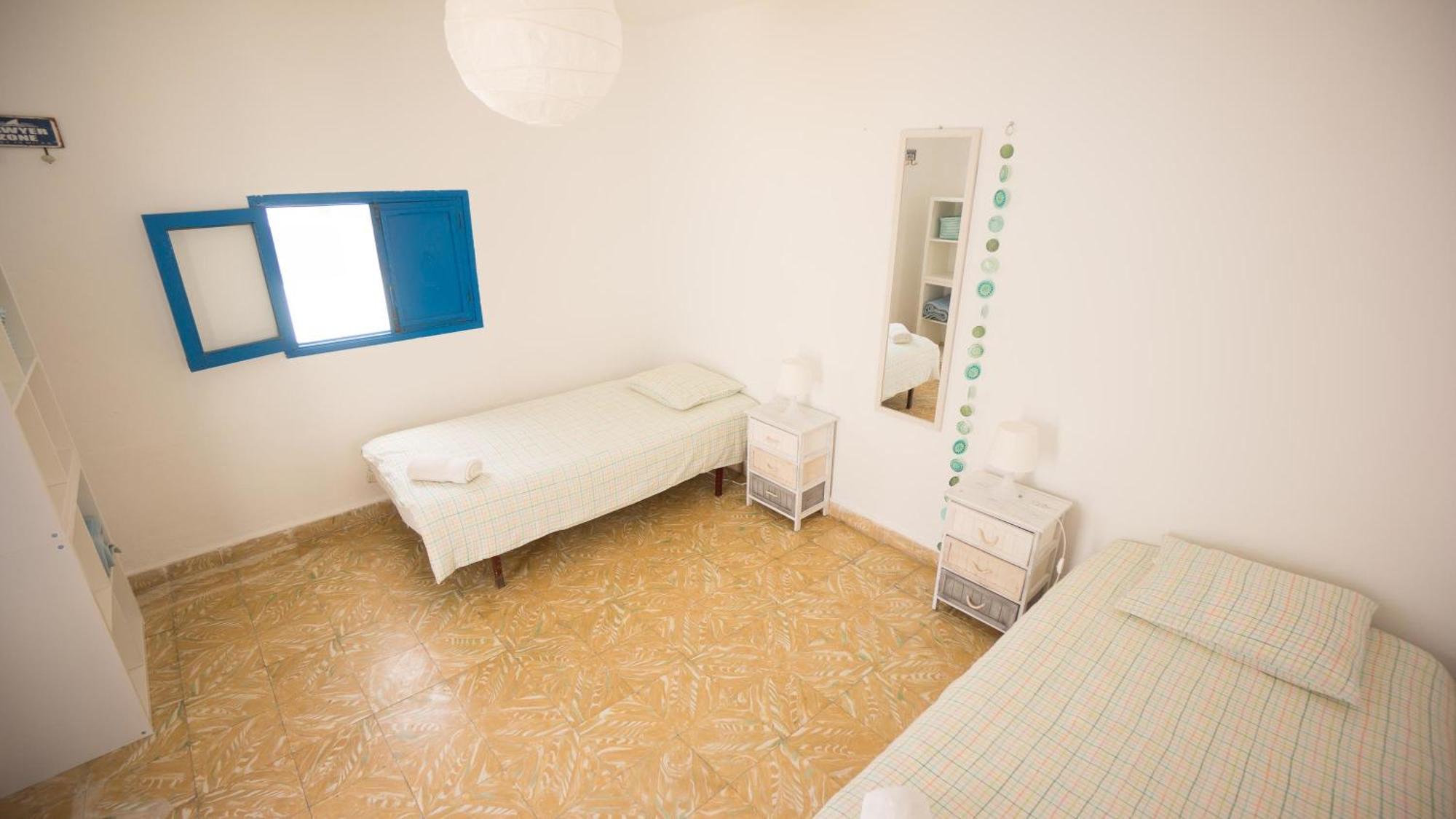Sol Y Mar Surf Camp Hostel Corralejo Room photo