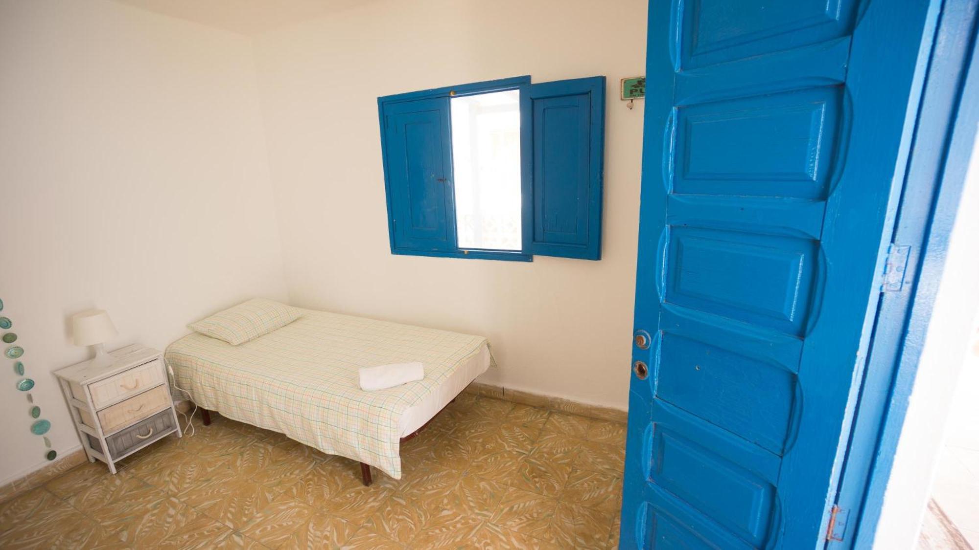 Sol Y Mar Surf Camp Hostel Corralejo Room photo