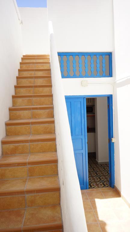 Sol Y Mar Surf Camp Hostel Corralejo Exterior photo