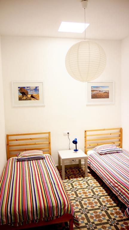 Sol Y Mar Surf Camp Hostel Corralejo Exterior photo