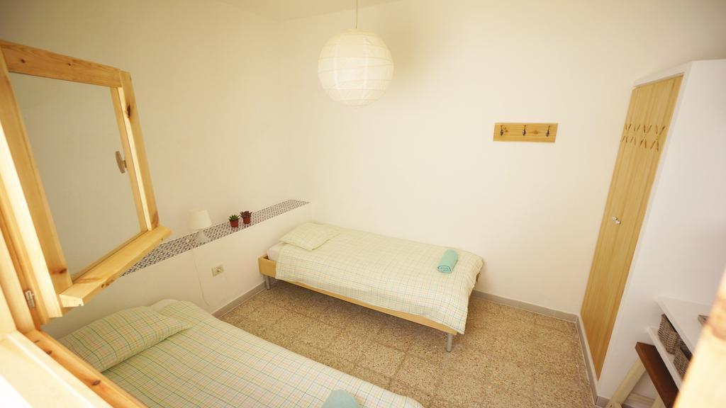 Sol Y Mar Surf Camp Hostel Corralejo Exterior photo