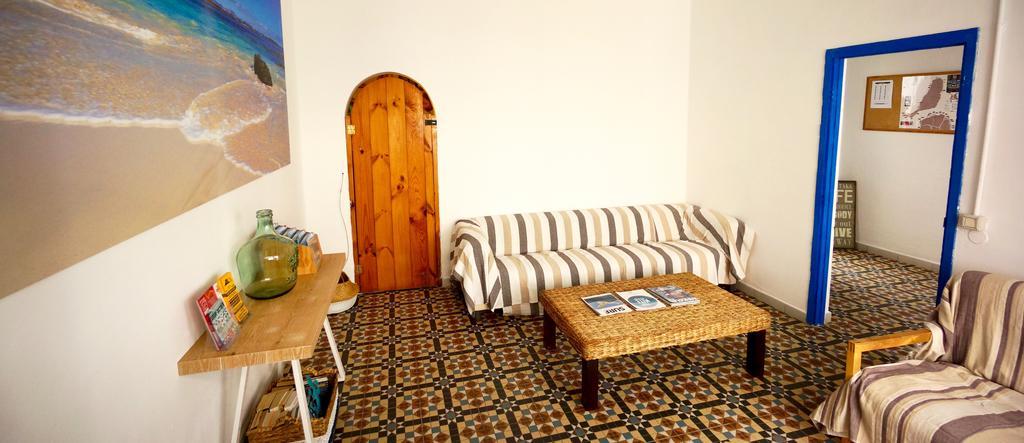 Sol Y Mar Surf Camp Hostel Corralejo Exterior photo