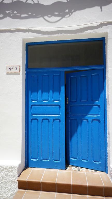 Sol Y Mar Surf Camp Hostel Corralejo Exterior photo