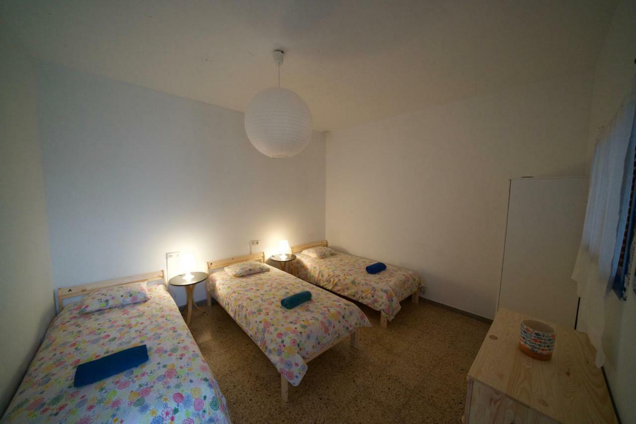 Sol Y Mar Surf Camp Hostel Corralejo Exterior photo