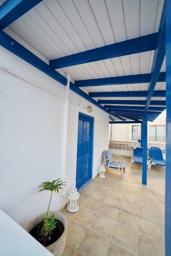 Sol Y Mar Surf Camp Hostel Corralejo Exterior photo