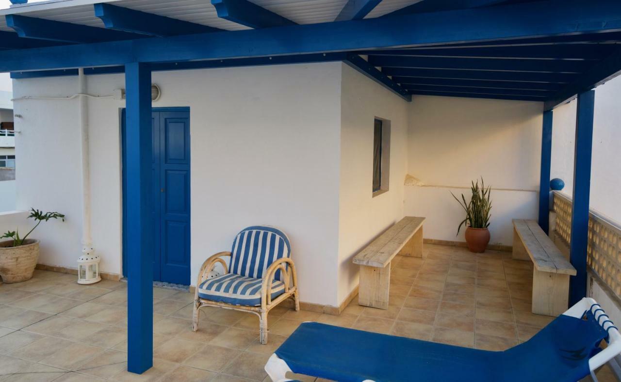 Sol Y Mar Surf Camp Hostel Corralejo Exterior photo